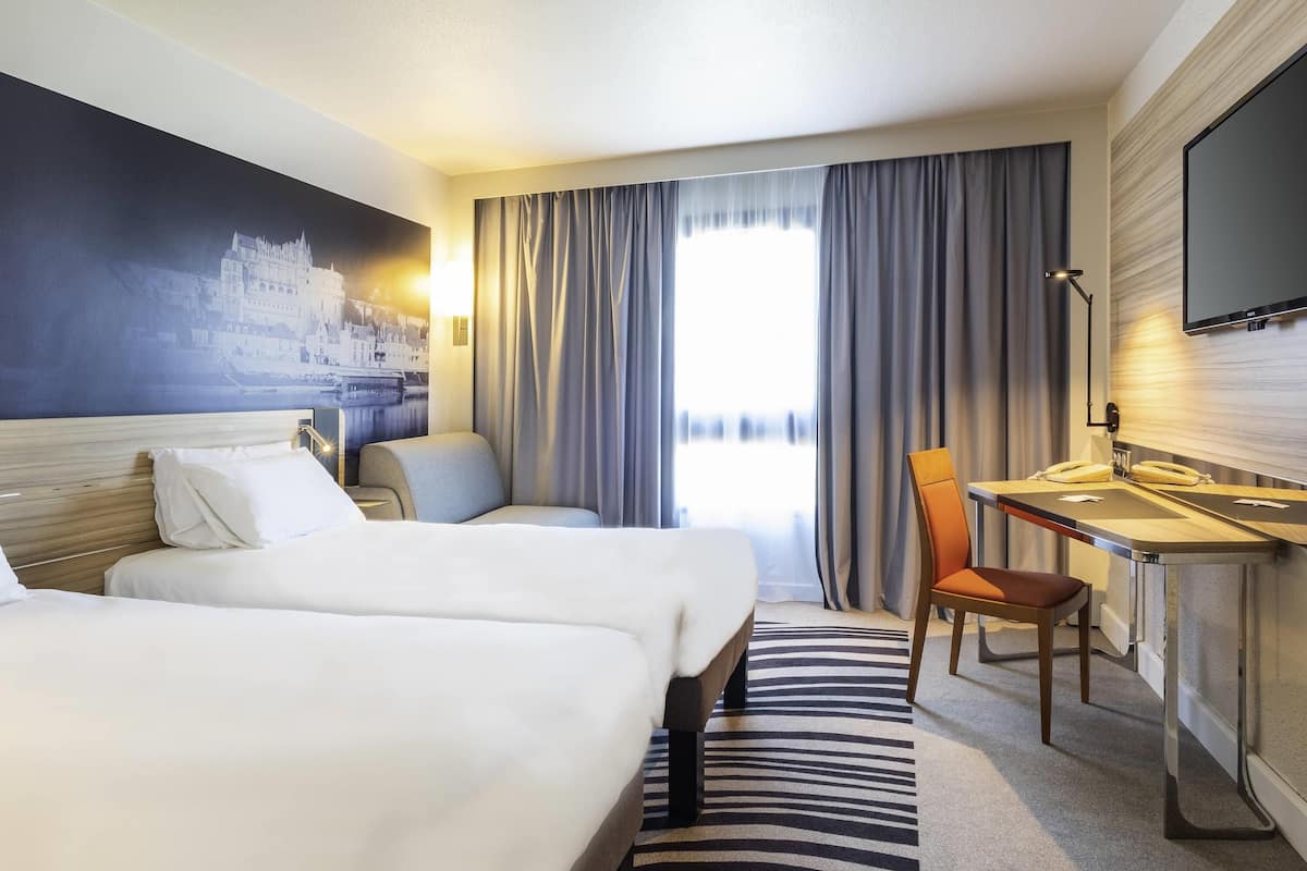 premium bedding, in-room safe, desk, blackout curtains