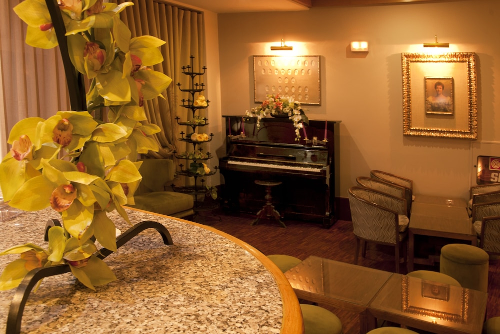 Hotel Rainha D. Amélia, Arts & Leisure by null