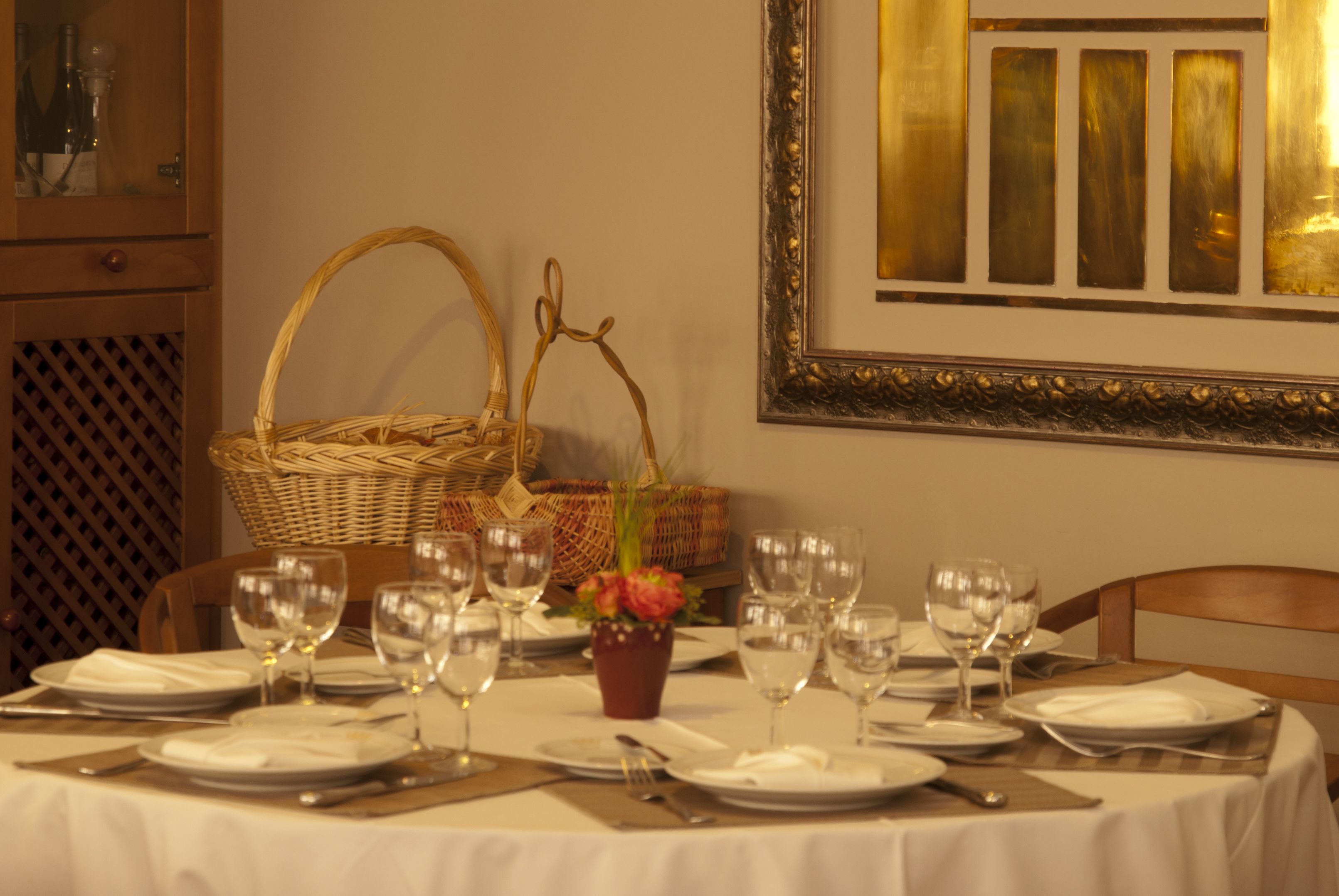 Daily continental breakfast (EUR 5 per person)