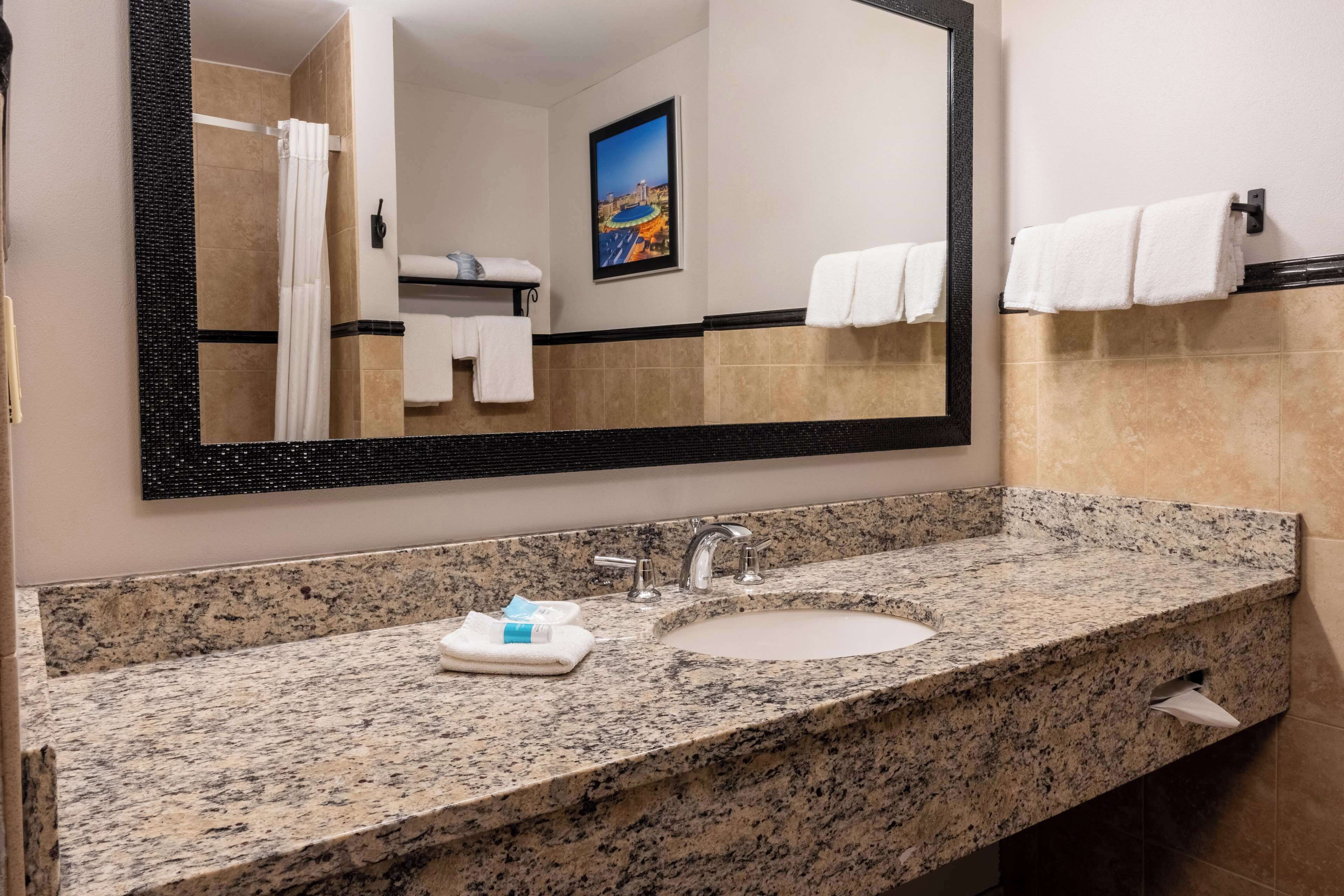 combined shower/bathtub, free toiletries, hair dryer, towels