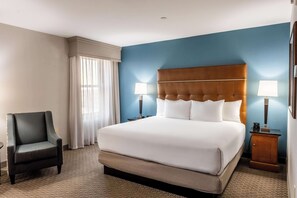 办公桌、遮光窗帘、熨斗/熨衣板、免费婴儿床