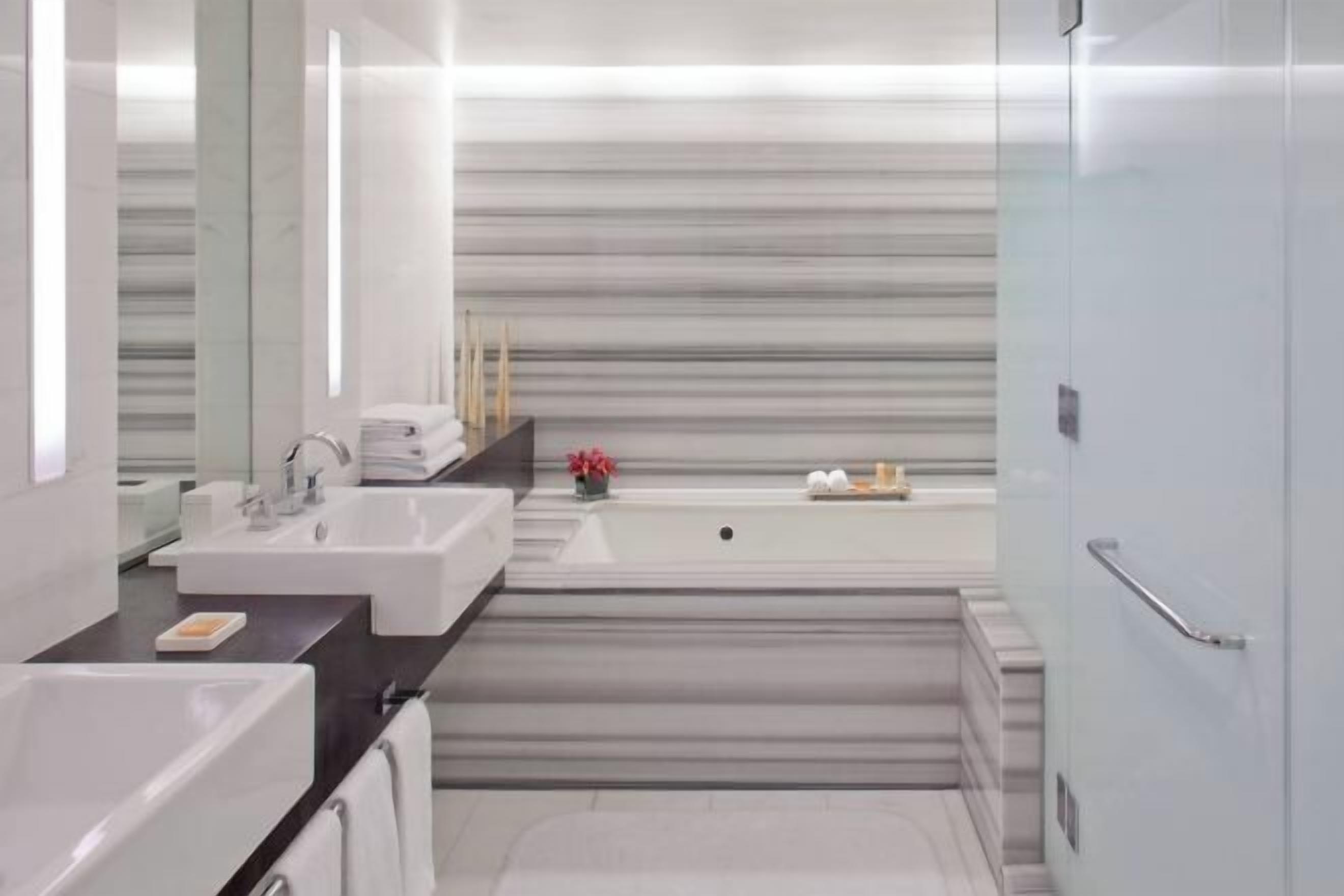 Baño | Artículos de higiene personal de diseño, secador de pelo y toallas