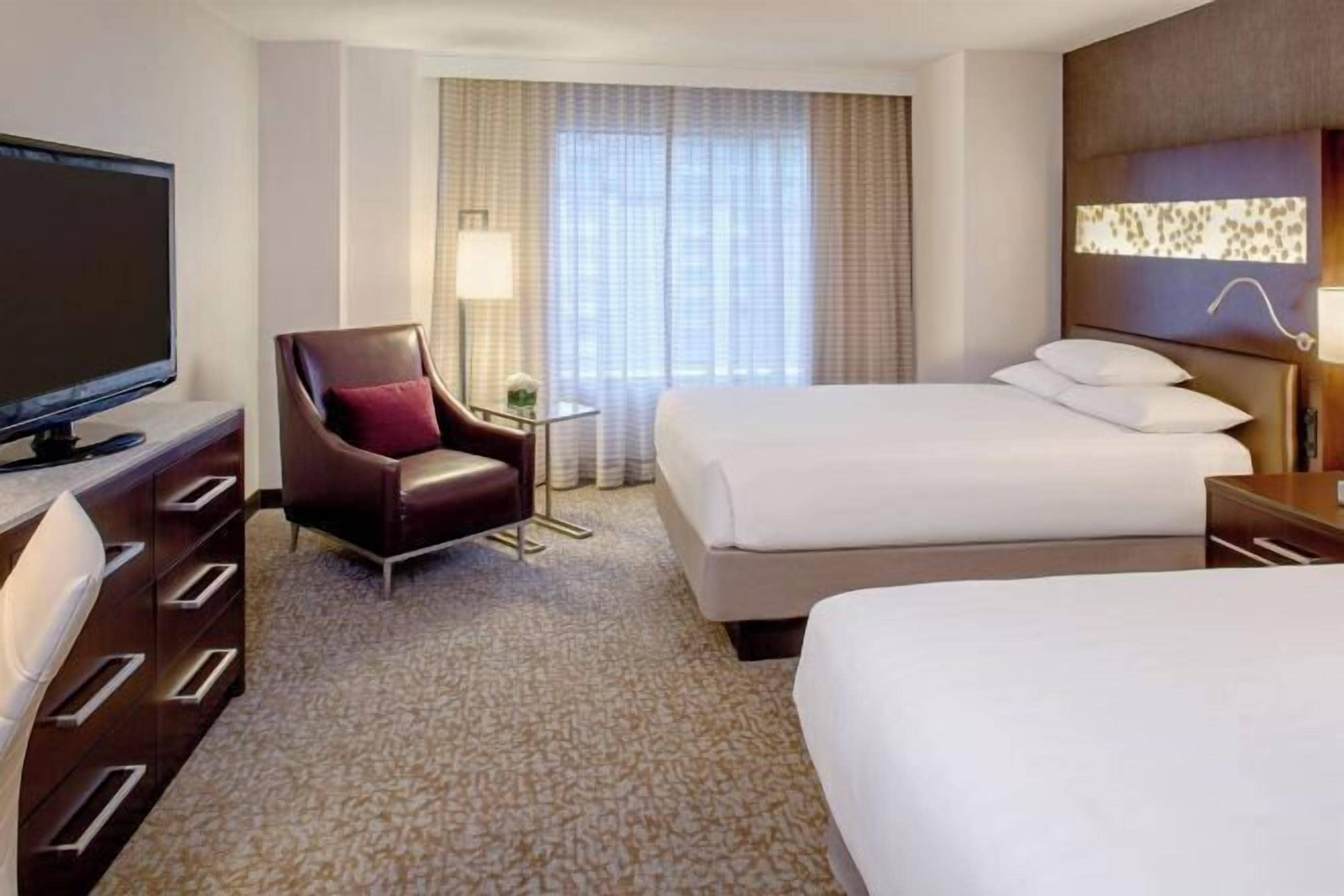 Ropa de cama de alta calidad y colchones con acolchado adicional