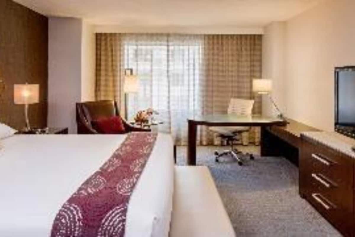 Literie de qualité, lit avec matelas à plateau-coussin