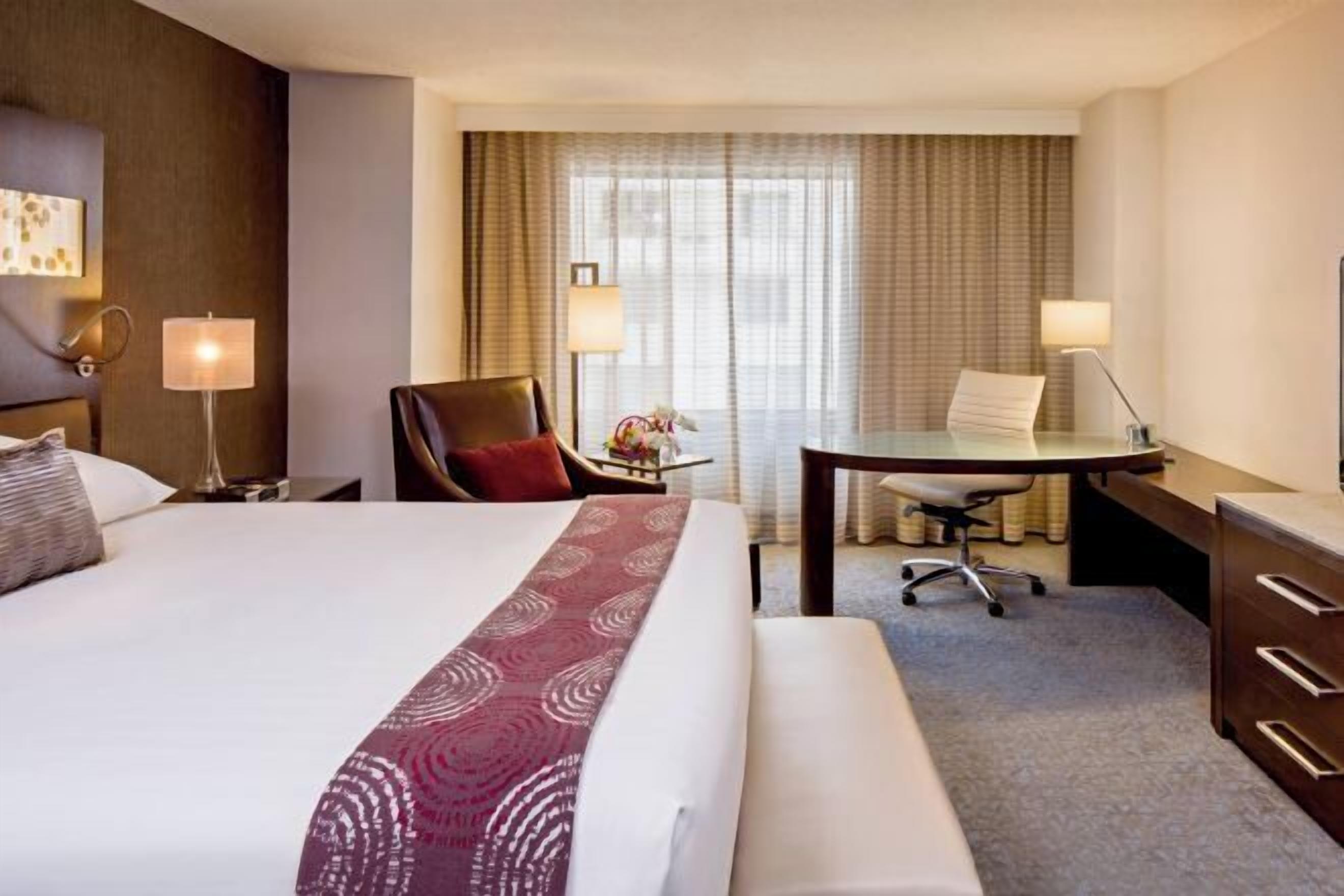 Ropa de cama de alta calidad y colchones con acolchado adicional