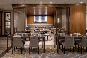 2 restaurants, breakfast, lunch, dinner served; French cuisine