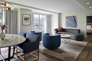 Grand, Suite | Premium bedding, pillowtop beds, in-room safe, desk