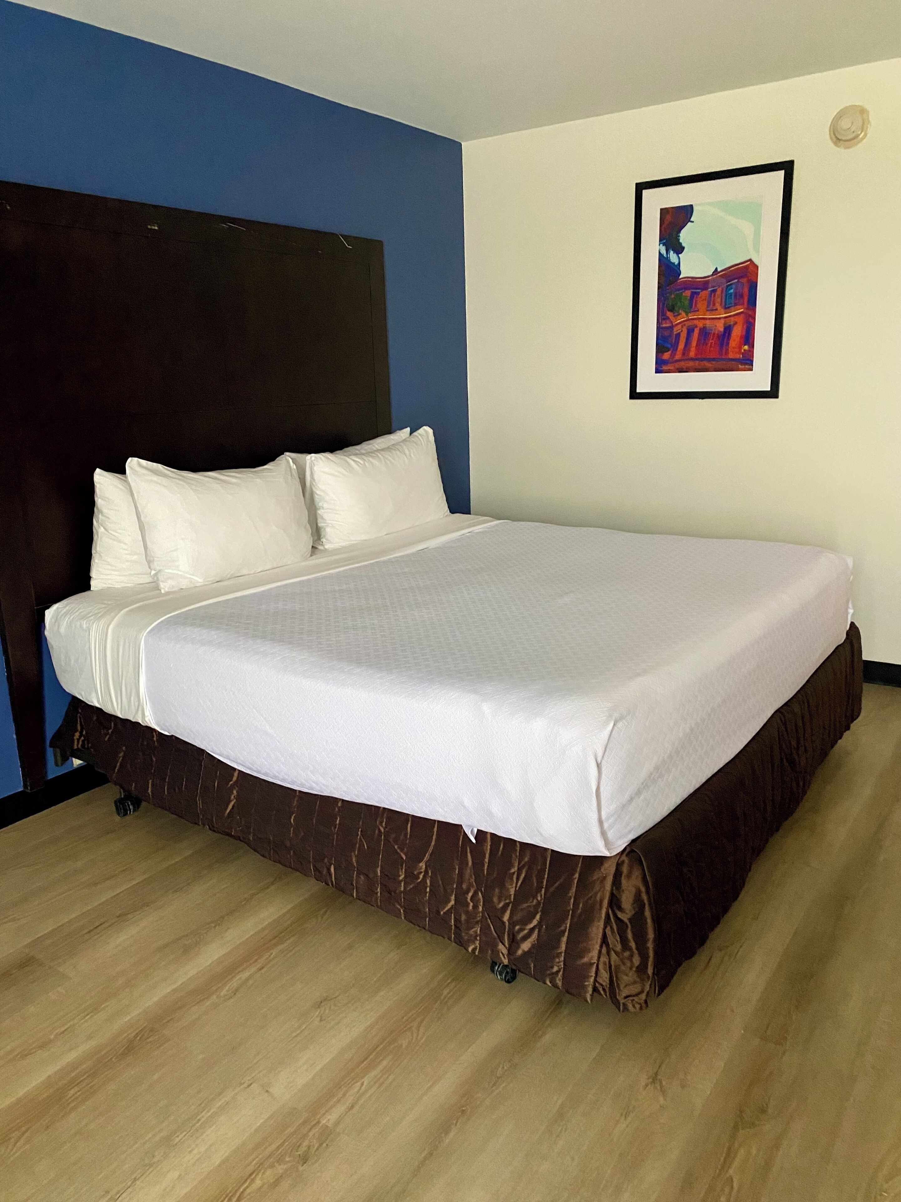 Bureau, fer et planche à repasser, Wi-Fi gratuit, draps fournis