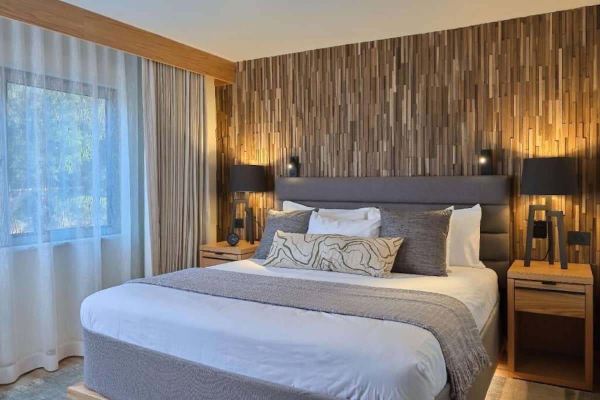 Egyptian cotton sheets, premium bedding, pillowtop beds, in-room safe