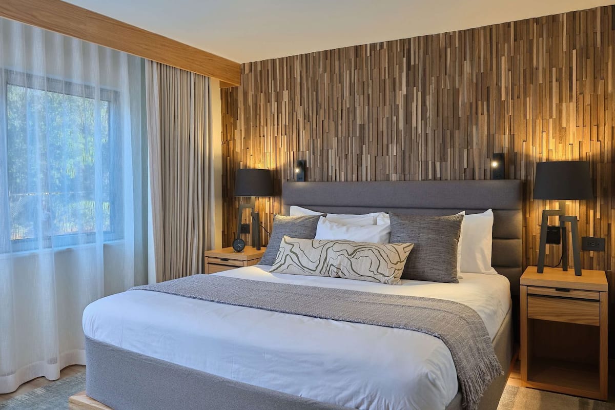 Egyptian cotton sheets, premium bedding, pillowtop beds, in-room safe