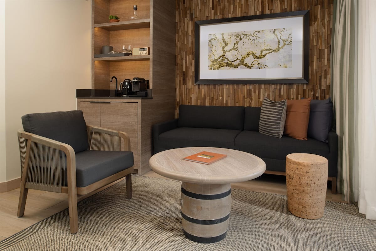 55-英寸液晶电视(配备有线频道)、电视、收费电影