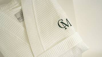 Hydrotherapy, aromatherapy, Swedish massages, prenatal massages, facials
