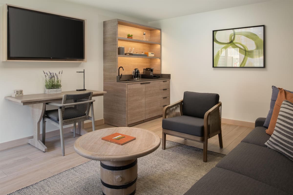 Televisión LCD de 55 pulgadas con canales por cable y televisión