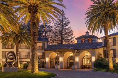 Casa Mani Resort Napa Valley, Curio Collection by Hilton