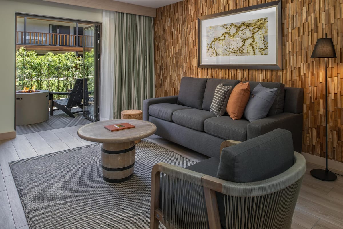 Televisión LCD de 55 pulgadas con canales por cable y televisión