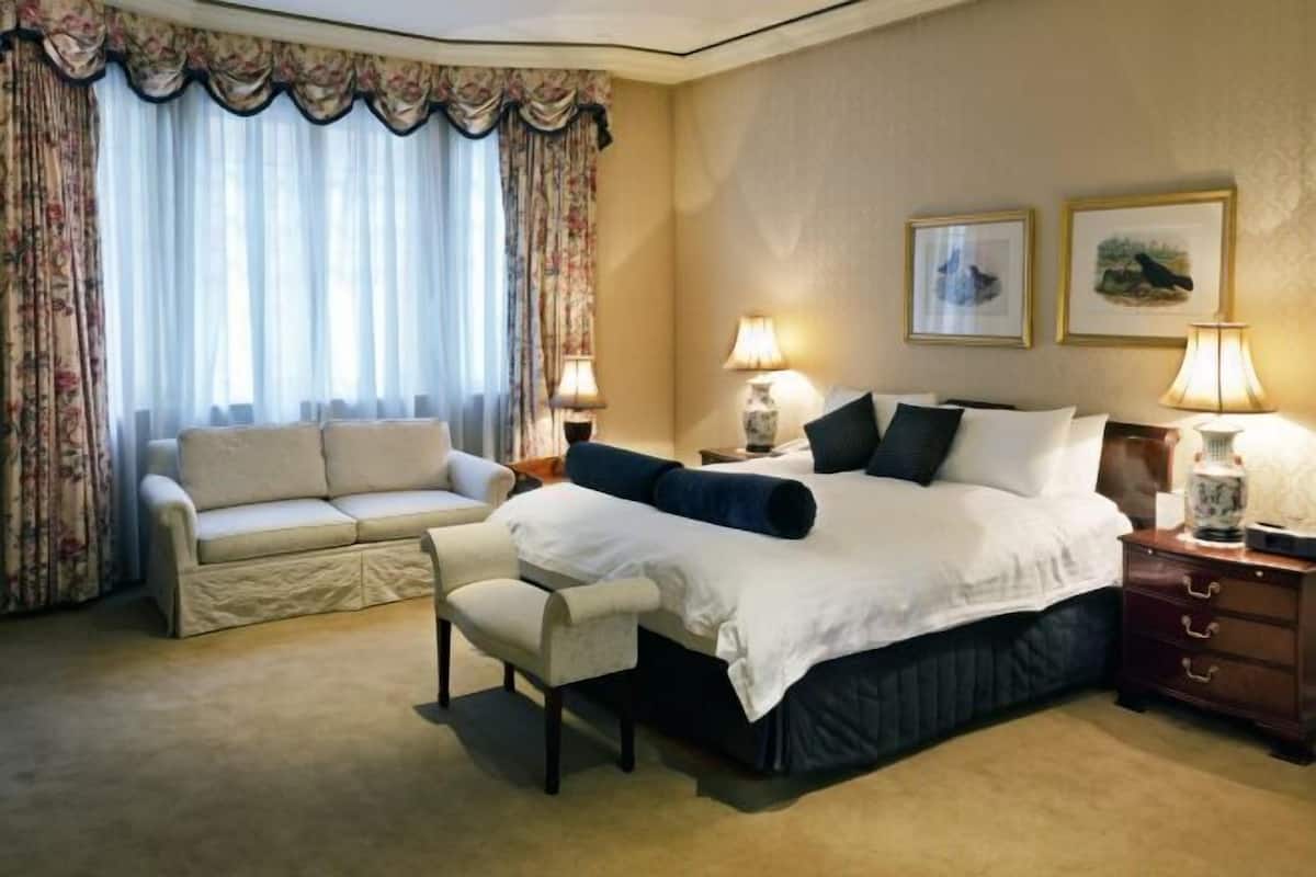 1 slaapkamer, luxe beddengoed, een kluis op de kamer, een bureau