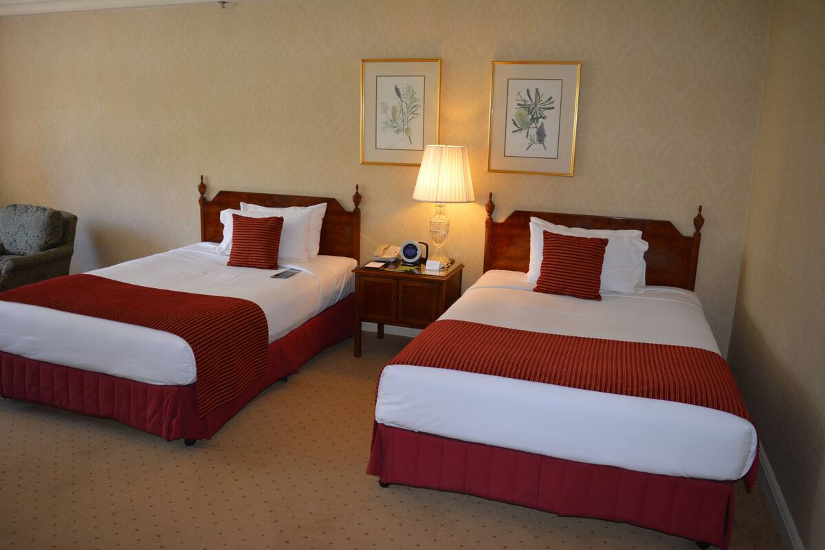 Premium bedding, in-room safe, desk, laptop workspace
