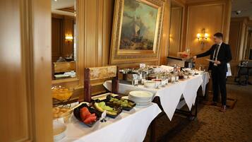 Daily full breakfast for a fee