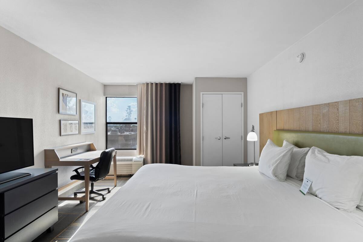 Chambre Standard, 1 très grand lit | Bureau, fer et planche à repasser, lits bébé (gratuits), Wi-Fi gratuit