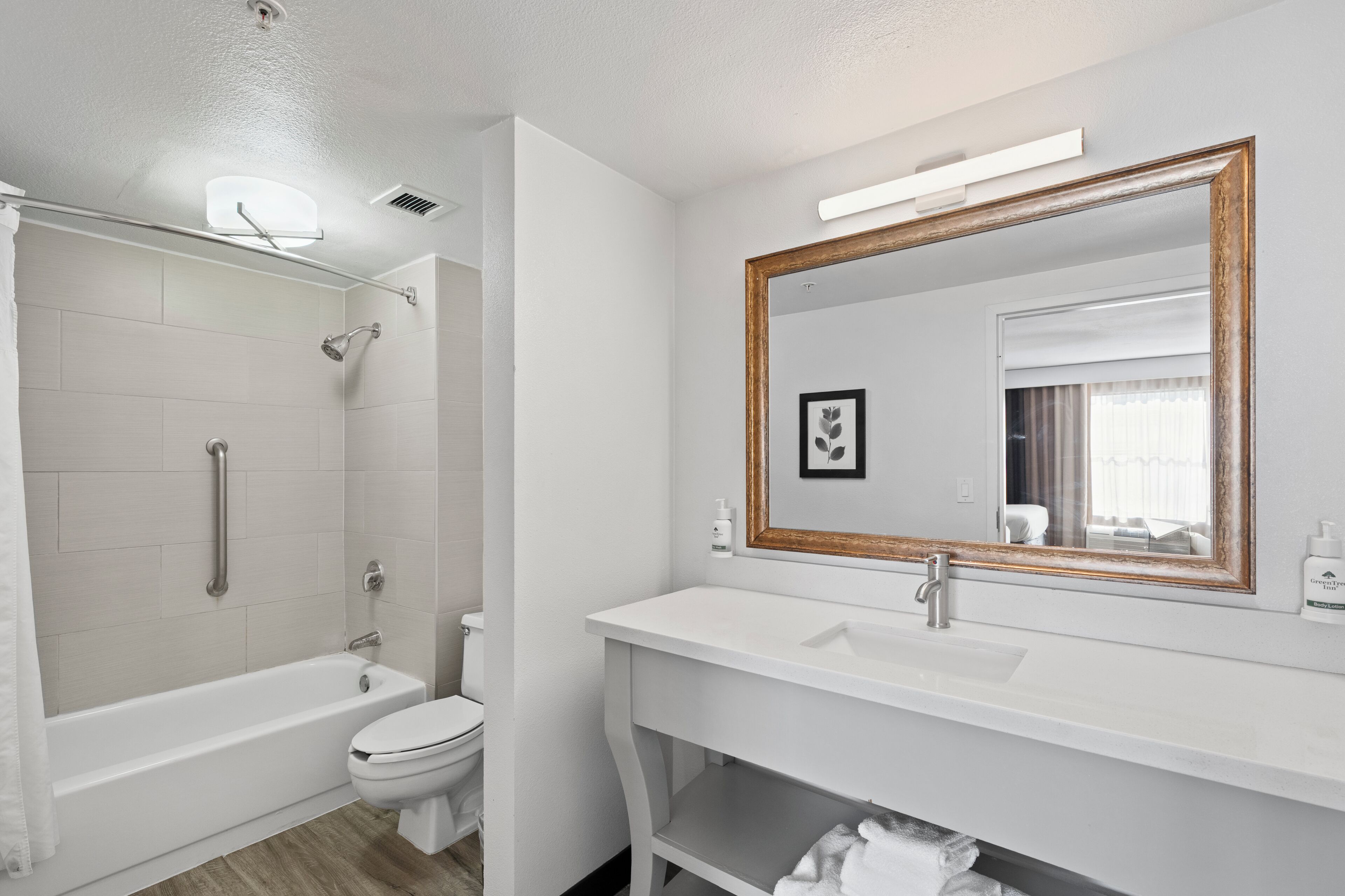 Photo - GreenTree Inn & Suites Phoenix Sky Harbor