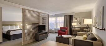GreenTree Inn & Suites Phoenix Sky Harbor