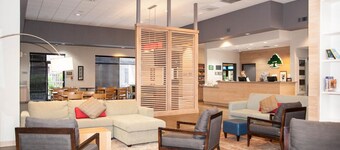 GreenTree Inn & Suites Phoenix Sky Harbor