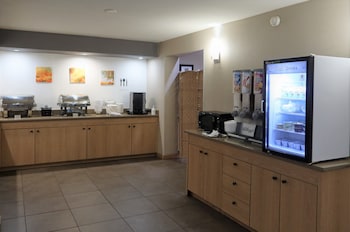 Free daily continental breakfast at GreenTree Inn & Suites Phoenix Sky Harbor