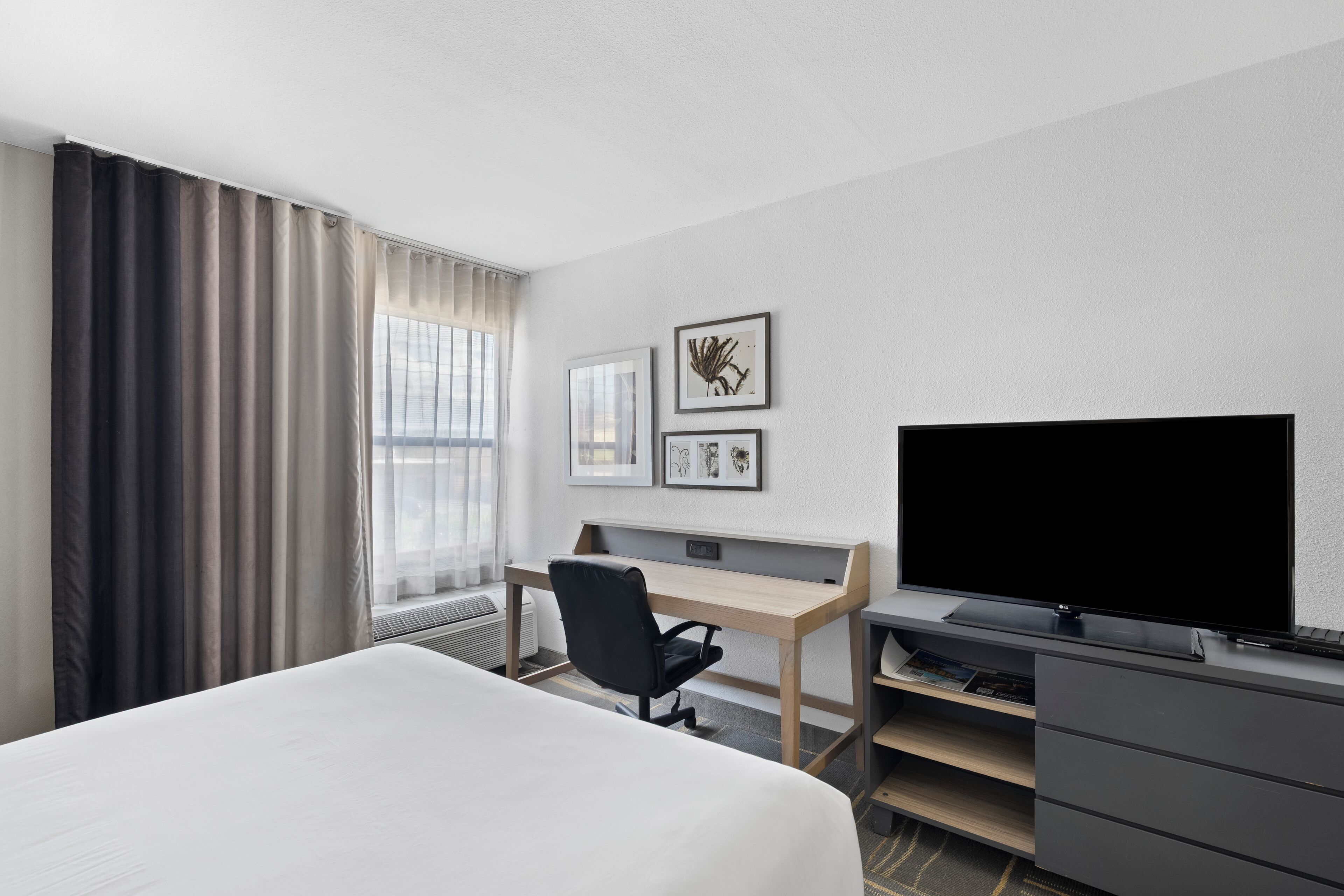 Photo - GreenTree Inn & Suites Phoenix Sky Harbor
