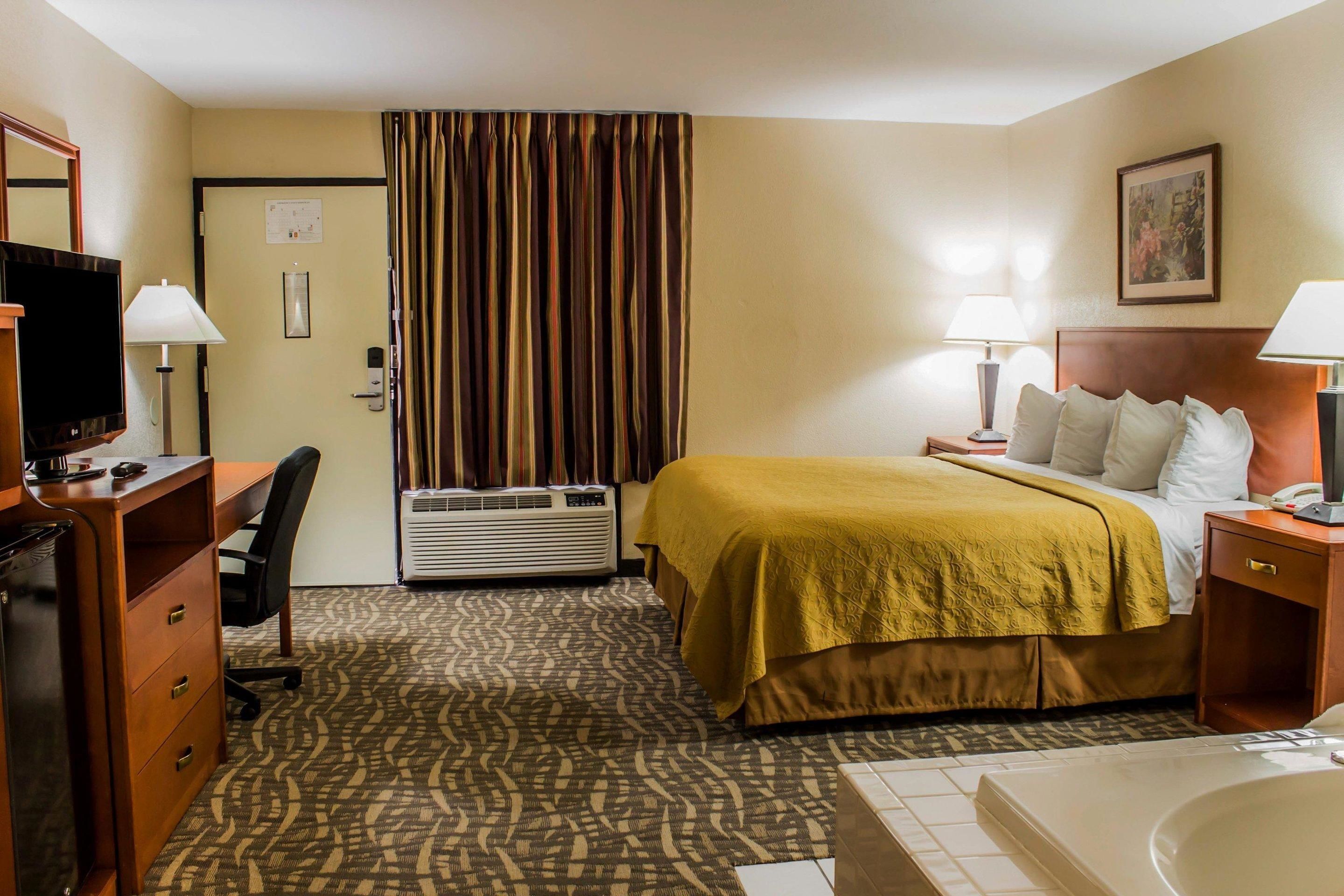 desk, laptop workspace, iron/ironing board, free wifi