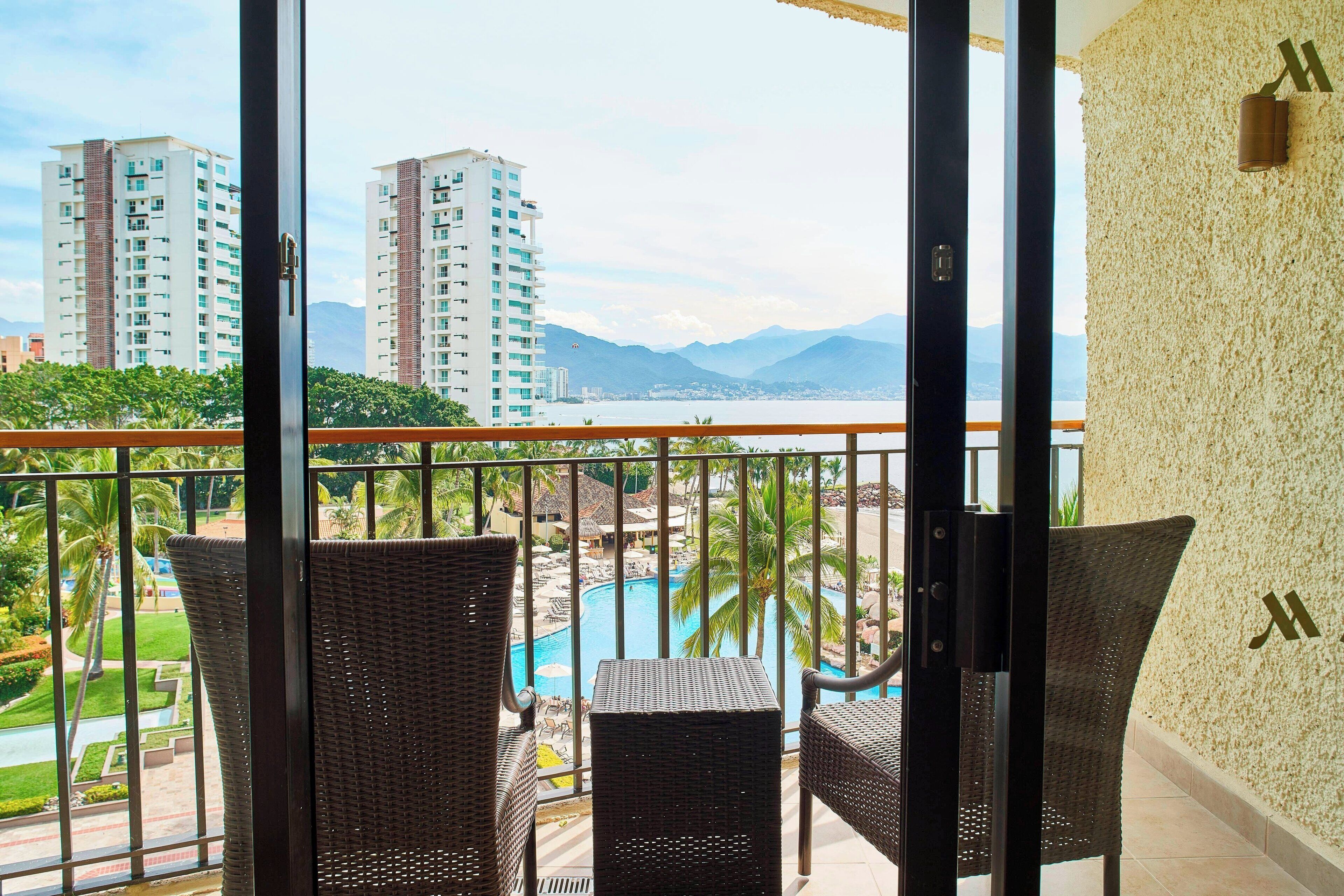 Minibar, safe på rommet, skrivebord og skrivebord for bærbar PC