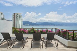 Suite présidentielle, 1 chambre, terrasse (Oceanfront) | Minibar, coffre-fort, bureau