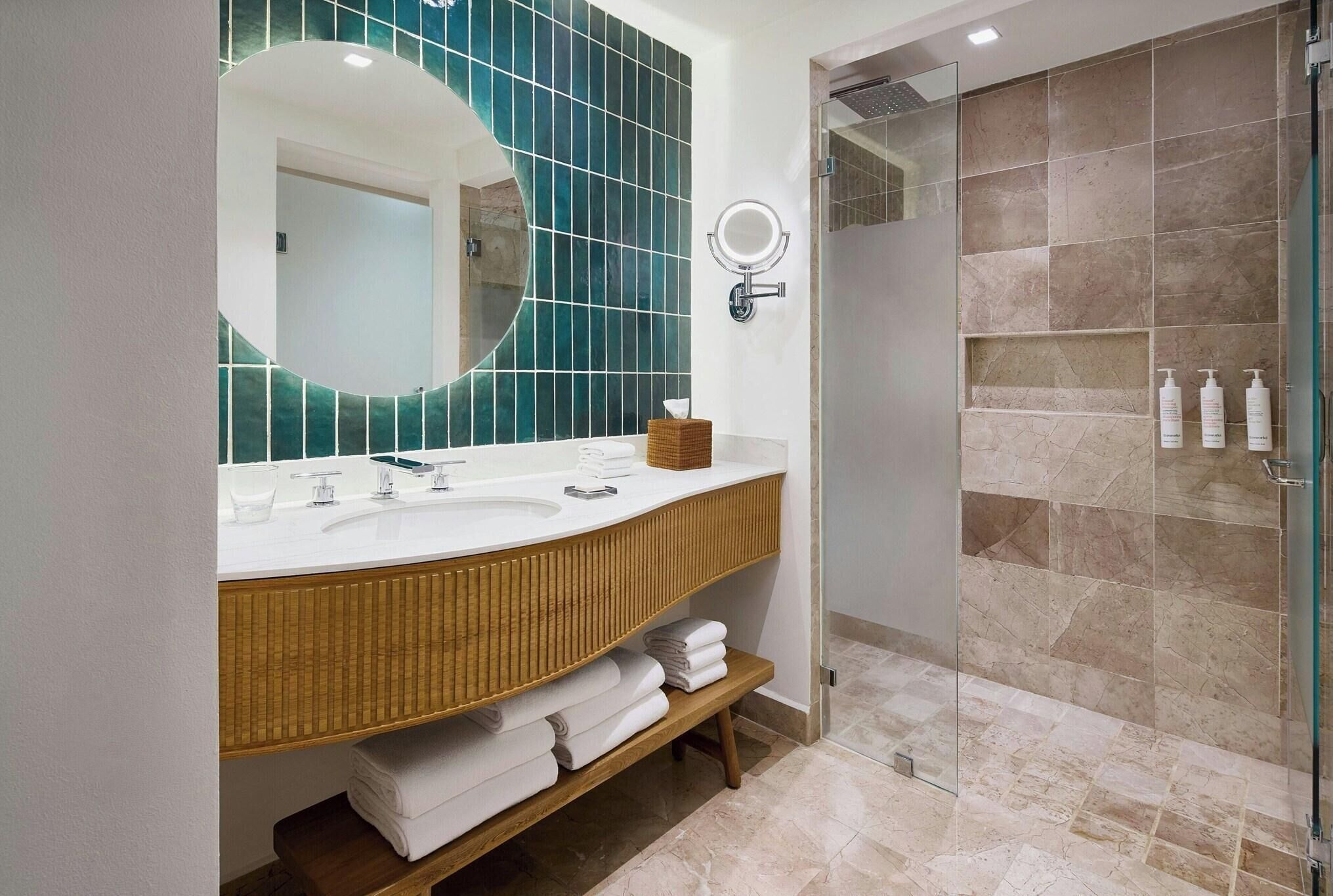 Bathroom | Combined shower/bathtub, free toiletries, hair dryer, bathrobes
