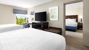 Safe på rommet, skrivebord og skrivebord for bærbar PC