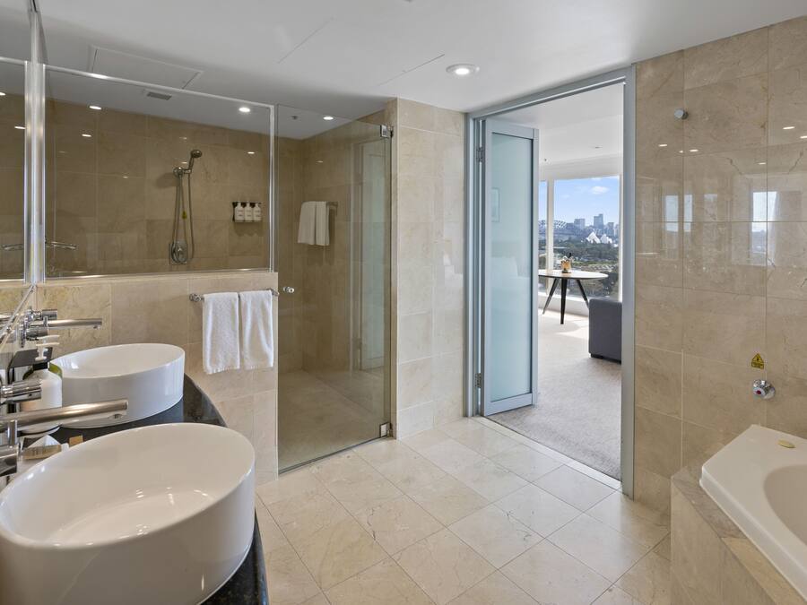 Junior Suite, 1 King Bed with Sofa bed, Harbor View | Bathroom | Combined shower/tub, free toiletries, hair dryer, towels