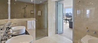Holiday Inn Sydney Potts Point by IHG