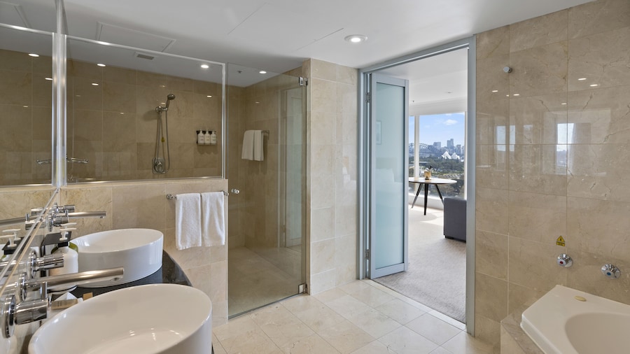Holiday Inn Sydney Potts Point by IHG