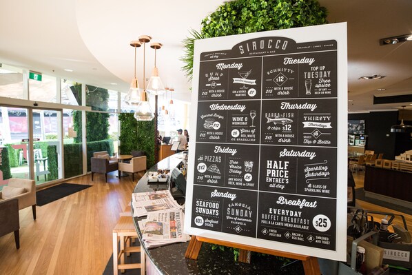 Mediterranean cuisine, al fresco dining 