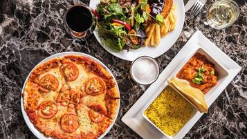 Mediterranean cuisine, al fresco dining