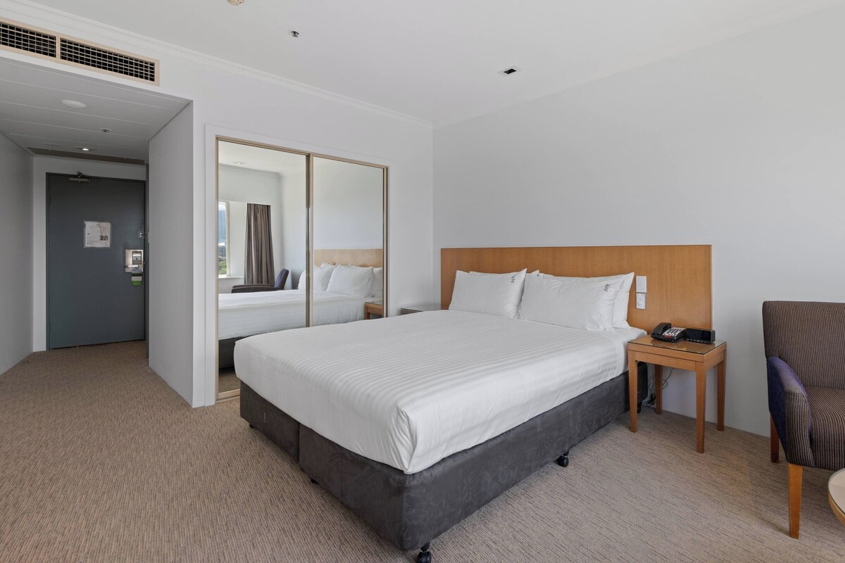 Premium bedding, down duvets, Tempur-Pedic beds, in-room safe