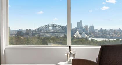 Holiday Inn Sydney Potts Point by IHG