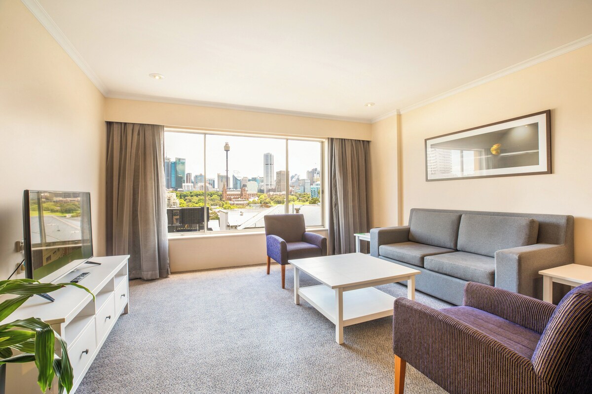 Suite, 1 King Bed, City View | Premium bedding, down duvets, Tempur-Pedic beds, in-room safe
