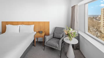 Standard Room, 1 Queen Bed