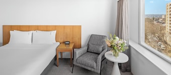 Holiday Inn Sydney Potts Point by IHG