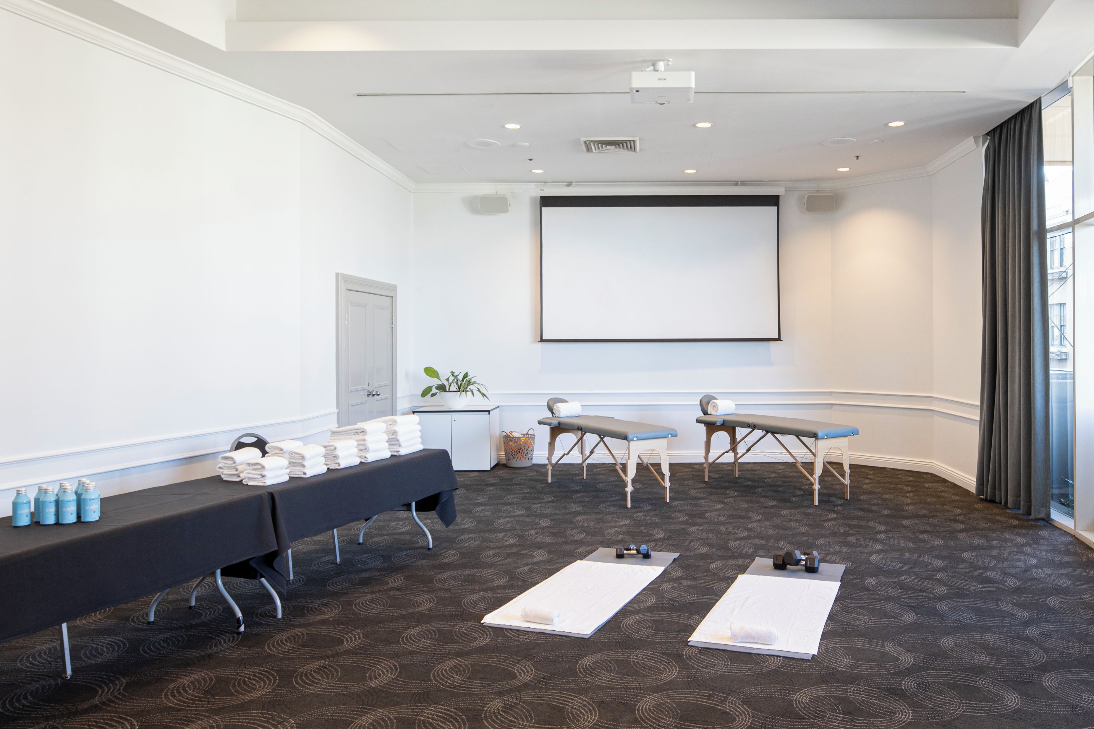 Photo - Holiday Inn Sydney Potts Point by IHG
