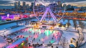 A large Ferris wheel with a cityscape in the background. - Holiday Inn Montreal Longueuil by IHG (Longueuil)