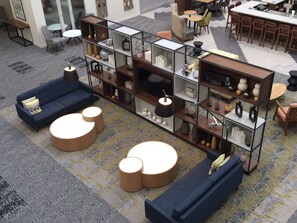 Coin salon dans le hall