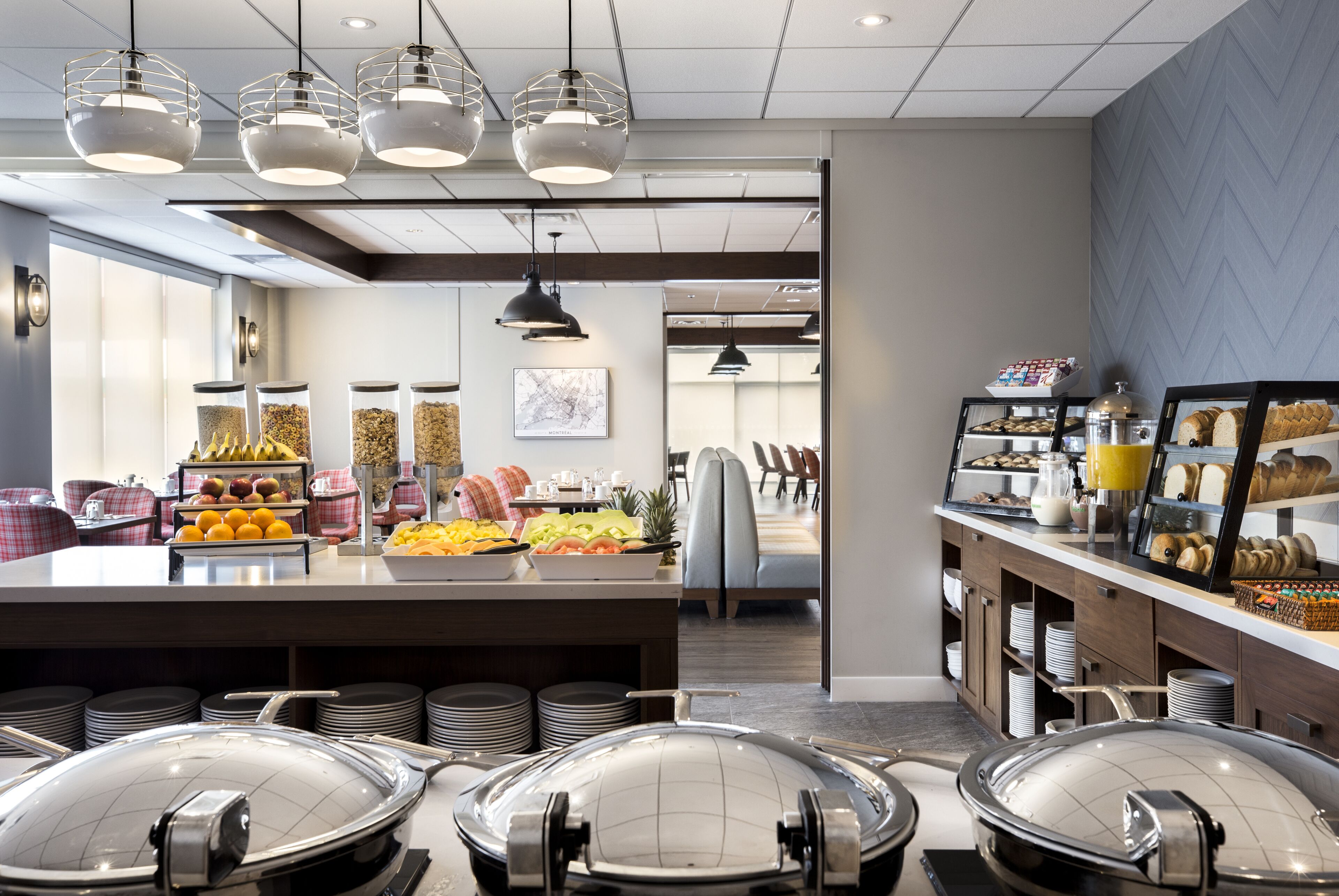 Bữa sáng buffet hàng ngày (40 CAD/mỗi người) 