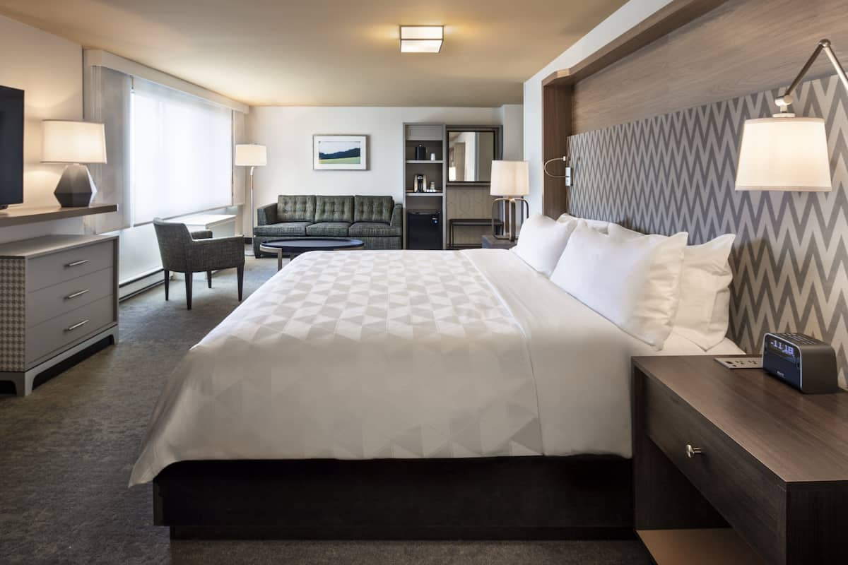 Ropa de cama hipoalergénica, colchones con pillow-top y escritorio