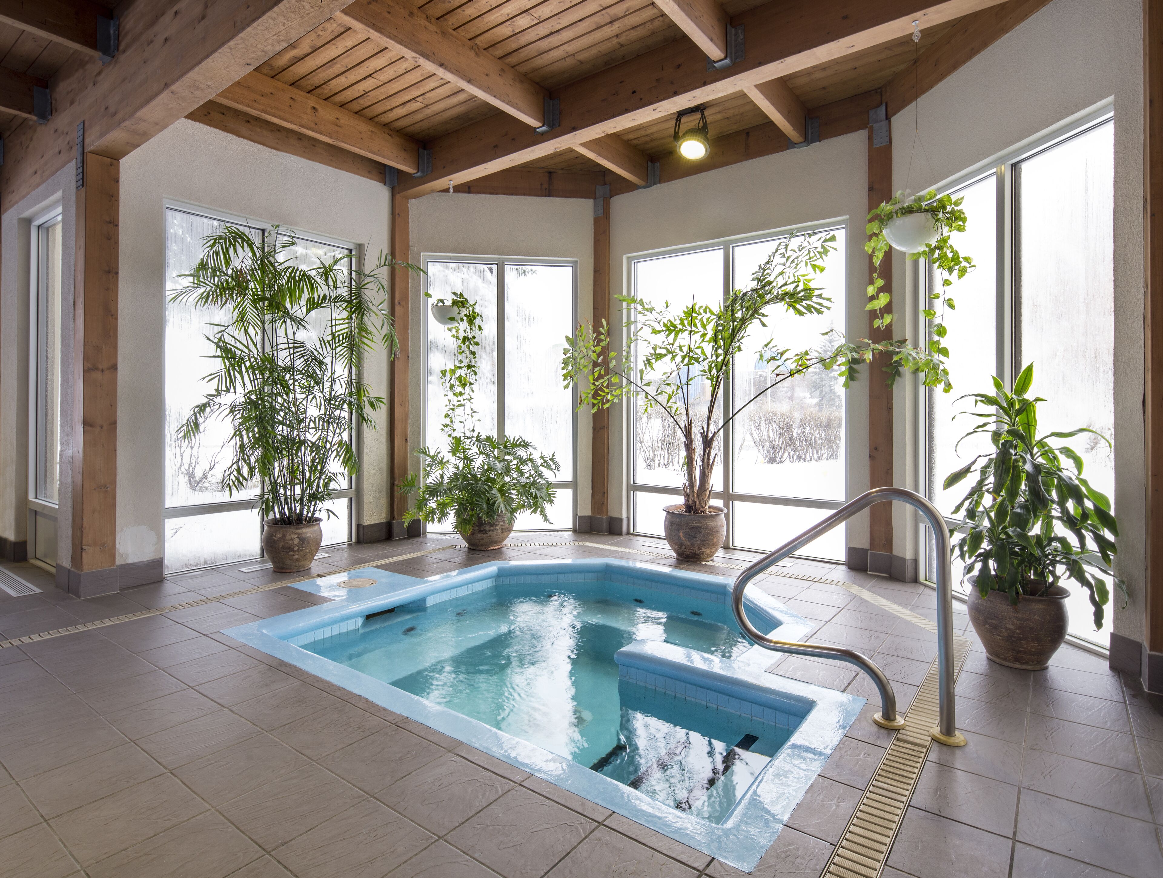 indoor spa tub