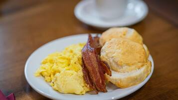 Free daily buffet breakfast